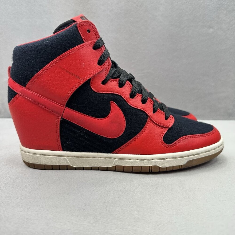 Nike Dunk Sky Hi Essential Womens Size 9.5 Shoes Black Red Hidden Wedge Bred